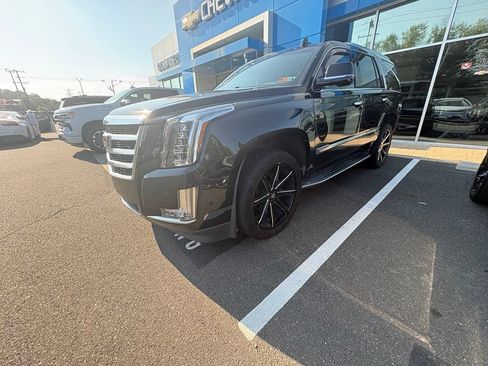 Used 2019 Cadillac Escalade Luxury AWD/4WD image 4