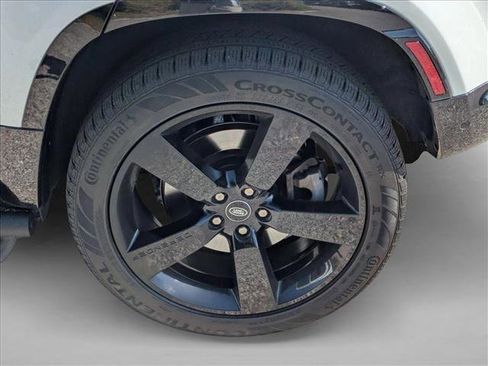 Used 2022 Land Rover Defender 110 X-Dynamic SE AWD/4WD image 25