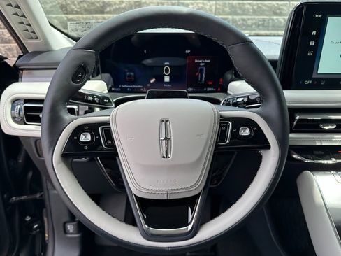 New 2026 Lincoln Aviator AWD image 8