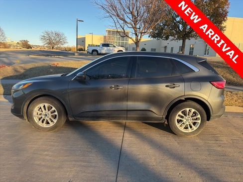 Used 2020 Ford Escape SE image 6