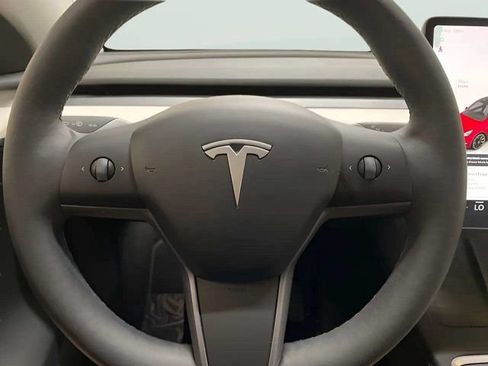 Used 2024 Tesla Model Y 2WD image 32