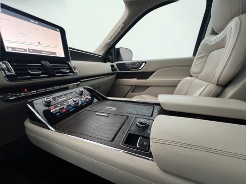 Used 2019 Lincoln Navigator L Reserve AWD/4WD image 76