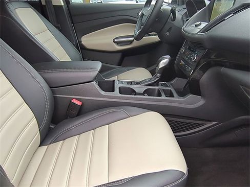 Used 2019 Ford Escape SEL image 18