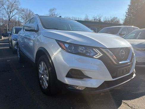 Used 2020 Nissan Rogue Sport SV w/ Technology Package image 3