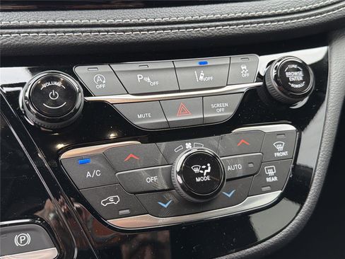New 2026 Chrysler Pacifica Select FWD image 29