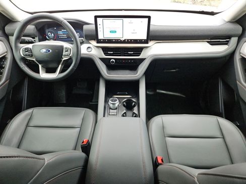 Used 2025 Ford Explorer Active w/ Active Comfort Package RWD image 16