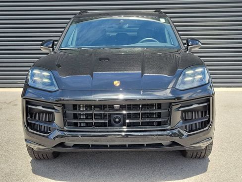 Certified 2025 Porsche Cayenne AWD/4WD image 10