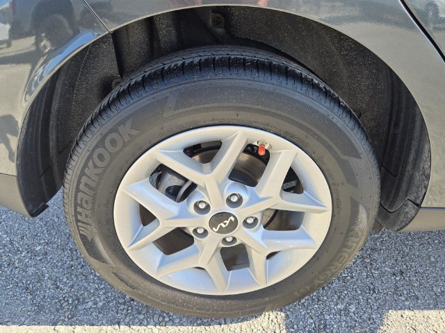 Used 2025 Kia Soul LX w/ LX Technology Package FWD image 9