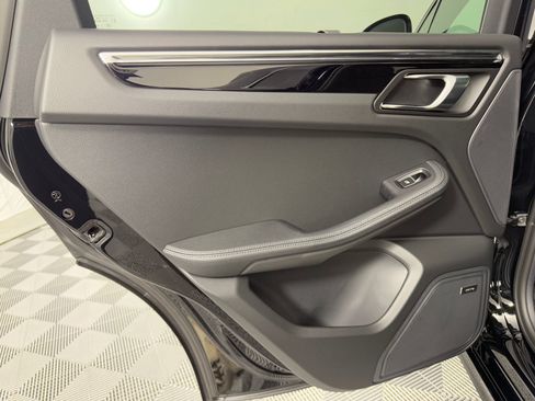 Certified 2026 Porsche Macan AWD/4WD image 30