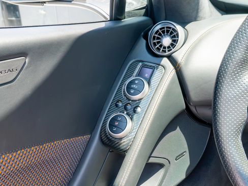 Used 2014 McLaren MP4-12C Spider RWD image 66