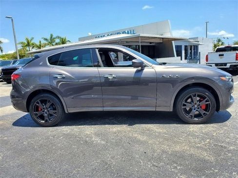 Used 2019 Maserati Levante image 9