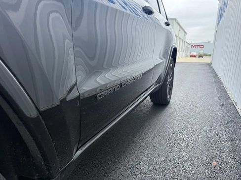 Used 2019 Jeep Grand Cherokee Altitude AWD/4WD image 4