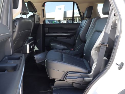 Used 2023 Ford Expedition XLT image 10