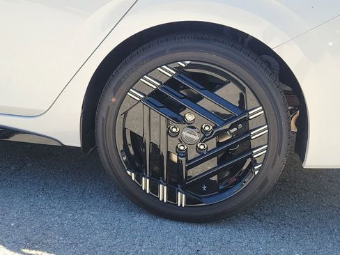 New 2026 Nissan Sentra SR FWD image 12