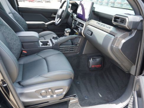 Used 2024 Toyota Tacoma Limited w/ Limited Package (LT) AWD/4WD image 15