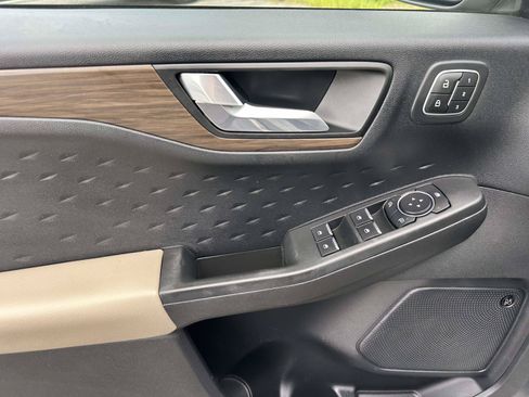Used 2020 Ford Escape Titanium AWD/4WD image 22