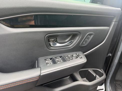 Used 2025 Honda Pilot TrailSport image 19