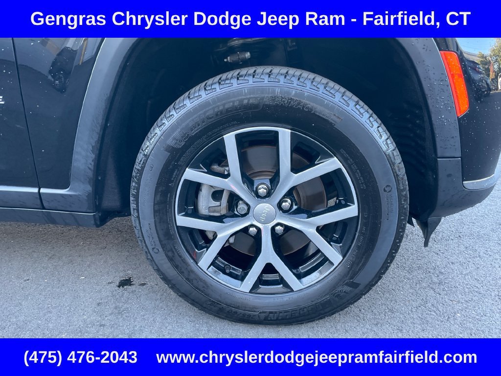 Used 2023 Jeep Grand Cherokee L Limited AWD/4WD image 9
