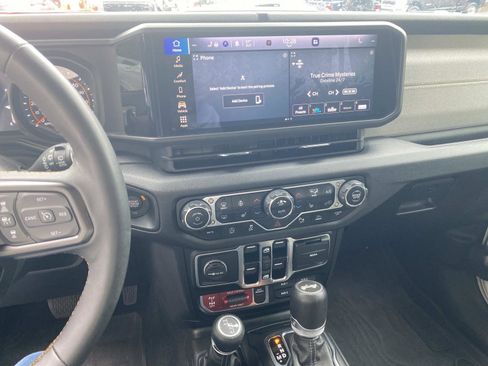 Used 2024 Jeep Wrangler Unlimited Sport AWD/4WD image 27