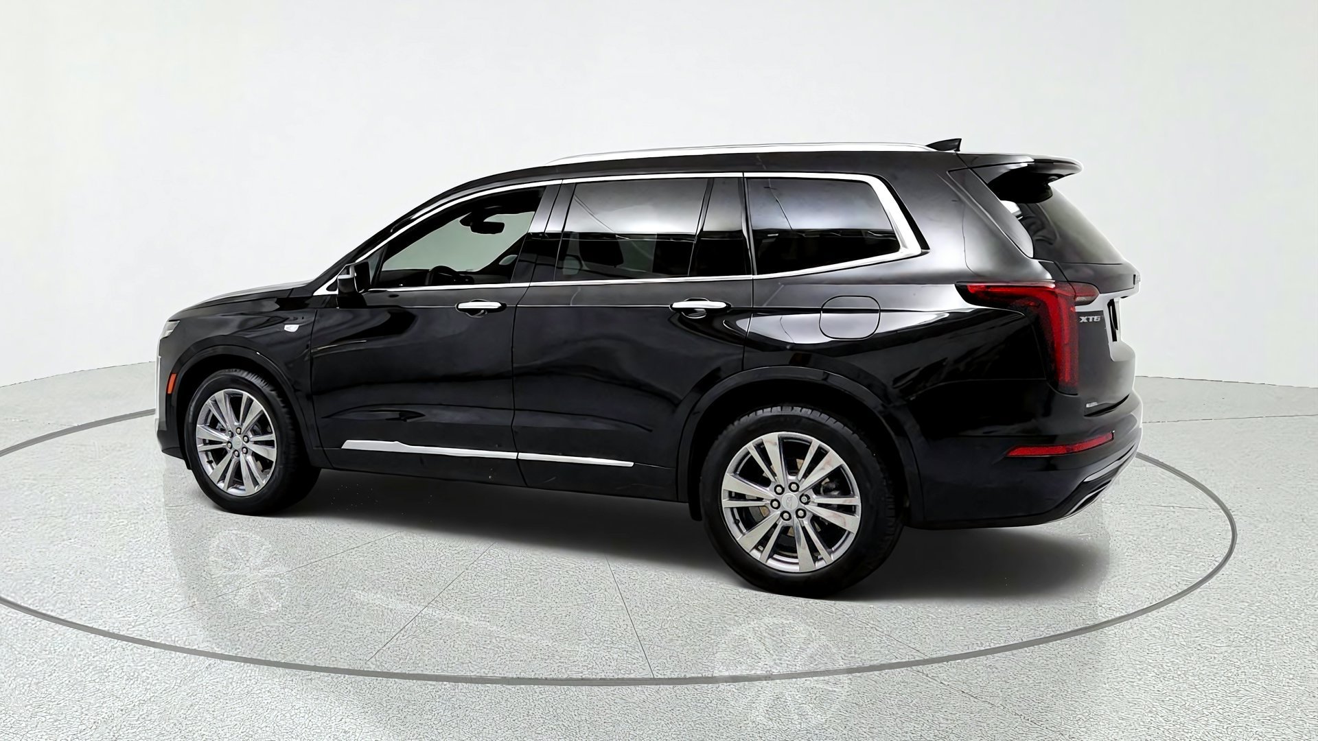 Used 2024 Cadillac XT6 Premium Luxury w/ Technology Package AWD/4WD image 3