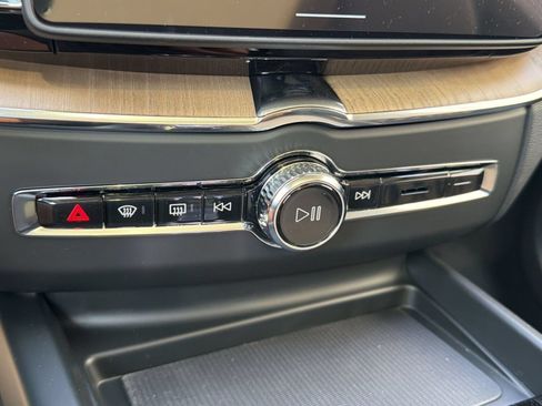 New 2026 Volvo XC60 B5 Plus w/ Climate Package AWD/4WD image 17