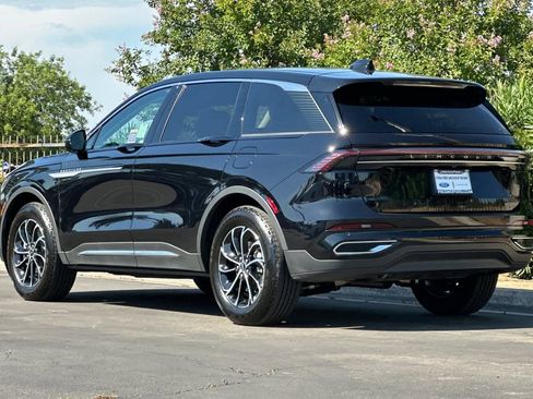 Used 2026 Lincoln Nautilus Premier AWD/4WD image 6