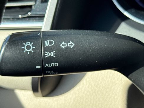 Used 2018 Toyota Camry LE image 23