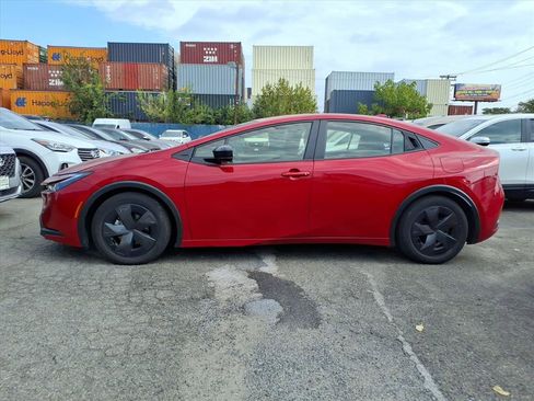 Used 2023 Toyota Prius LE image 4
