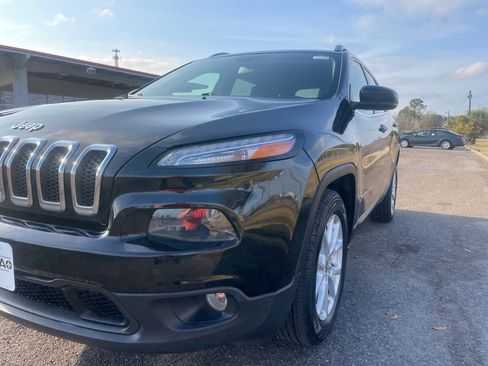 Used 2018 Jeep Cherokee Latitude Plus image 11