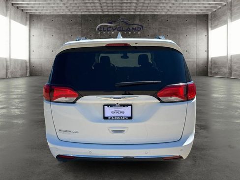 Used 2017 Chrysler Pacifica Touring-L Plus FWD image 4