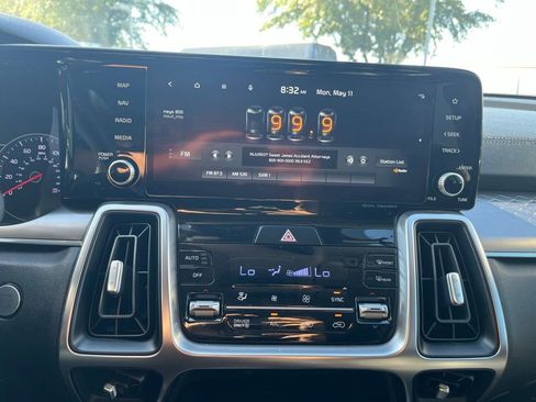 Used 2022 Kia Sorento S FWD image 12