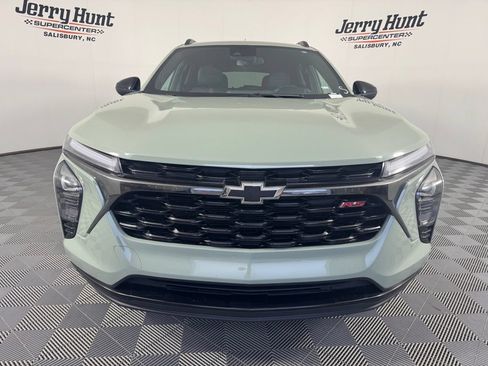Used 2024 Chevrolet Trax RS FWD image 5