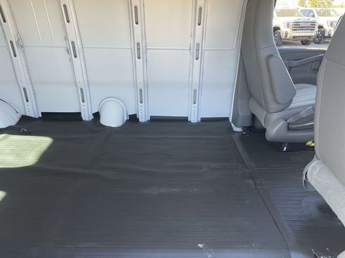 New 2025 GMC Savana 2500 Extended w/ Driver Convenience Package image 27