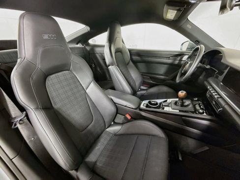 Certified 2025 Porsche 911 Carrera T RWD image 25