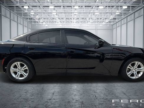 Used 2022 Dodge Charger SXT w/ Leather Interior Group RWD image 6