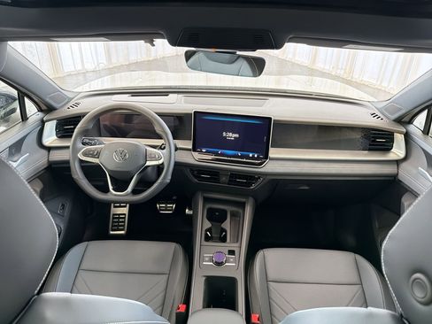 New 2026 Volkswagen Tiguan SE R-Line FWD image 17