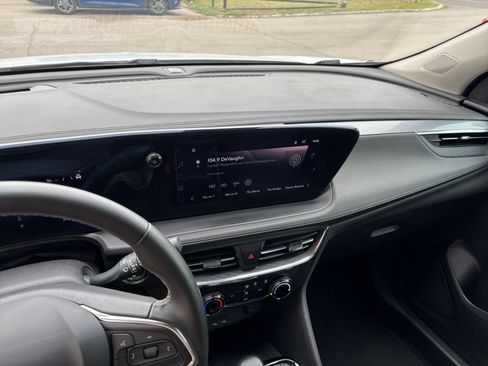 Used 2025 Buick Encore GX Preferred FWD image 17