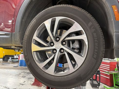 Used 2021 Buick Envision Essence image 3