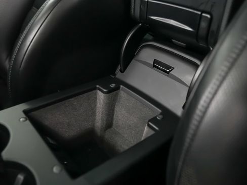 Used 2018 Porsche Macan AWD/4WD image 34
