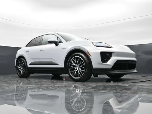New 2026 Porsche Macan 4 Electric image 50