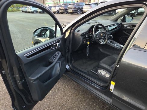 Used 2020 Porsche Macan image 10