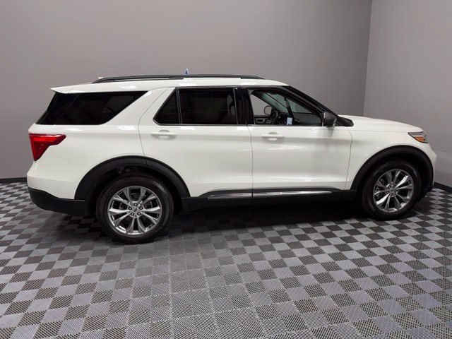 Used 2022 Ford Explorer XLT w/ Equipment Group 202A AWD/4WD image 7