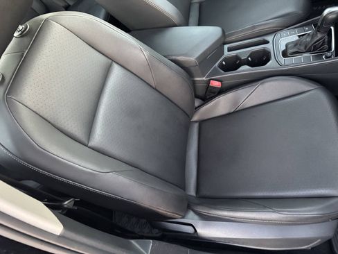Used 2020 Volkswagen Jetta SE w/ SE Cold Weather Package FWD image 16