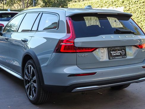 New 2026 Volvo V60 B5 Cross Country Ultra w/ Climate Package image 8