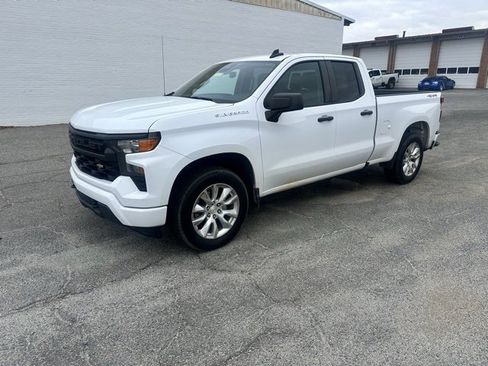 Used 2023 Chevrolet Silverado 1500 Custom image 2