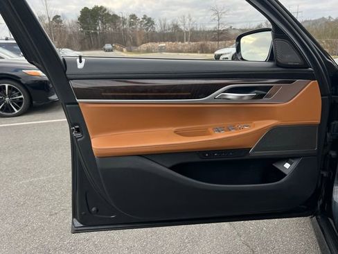 Used 2019 BMW 740i w/ Executive Package image 10