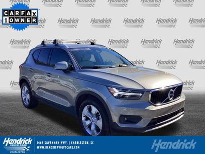 Certified 2022 Volvo XC40 T4 Momentum w/ Premium Package