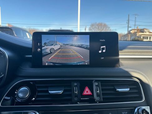 Used 2023 Genesis G70 2.0T image 25