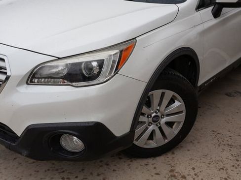 Used 2017 Subaru Outback 2.5i Premium image 3