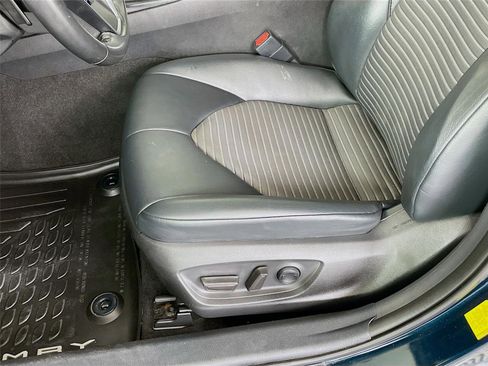 Used 2020 Toyota Camry SE FWD image 21
